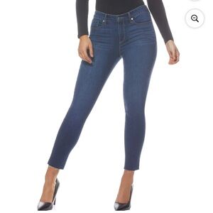 Sofia Skinny Mid Rise
Ankle Jeans 22S